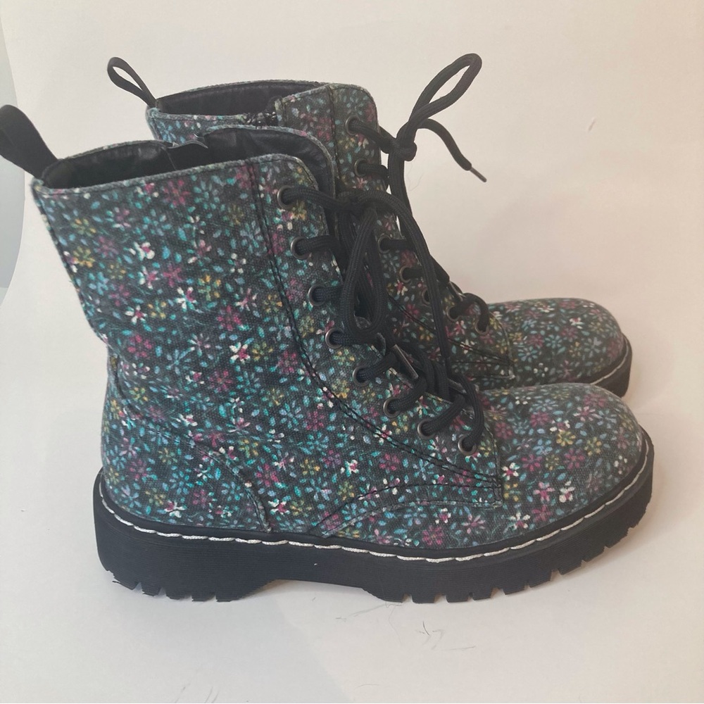 Sincerely Jules Floral Ankle Boots Chunky Combat Style Zip and Lace Up  Size 8 - Picture 6 of 13